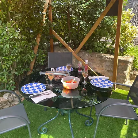 Mobile Dans Un Coin De Paradis مكان تخييم Fréjus