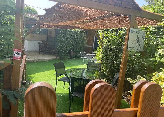 Mobile Dans Un Coin De Paradis مكان تخييم *